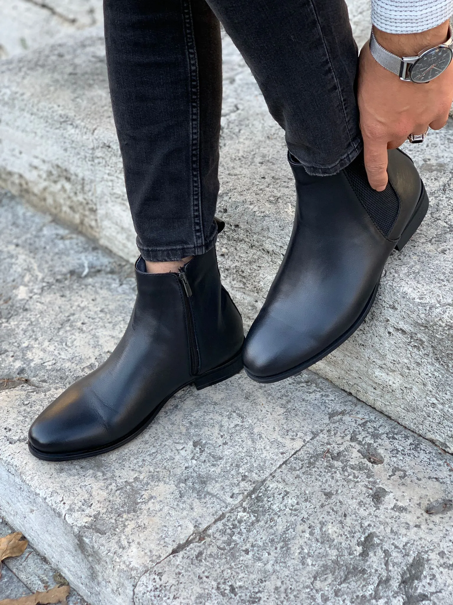 Mantoni Black Leather Chelsea Boots